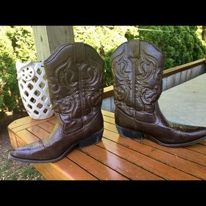 Brown cowgirl boots